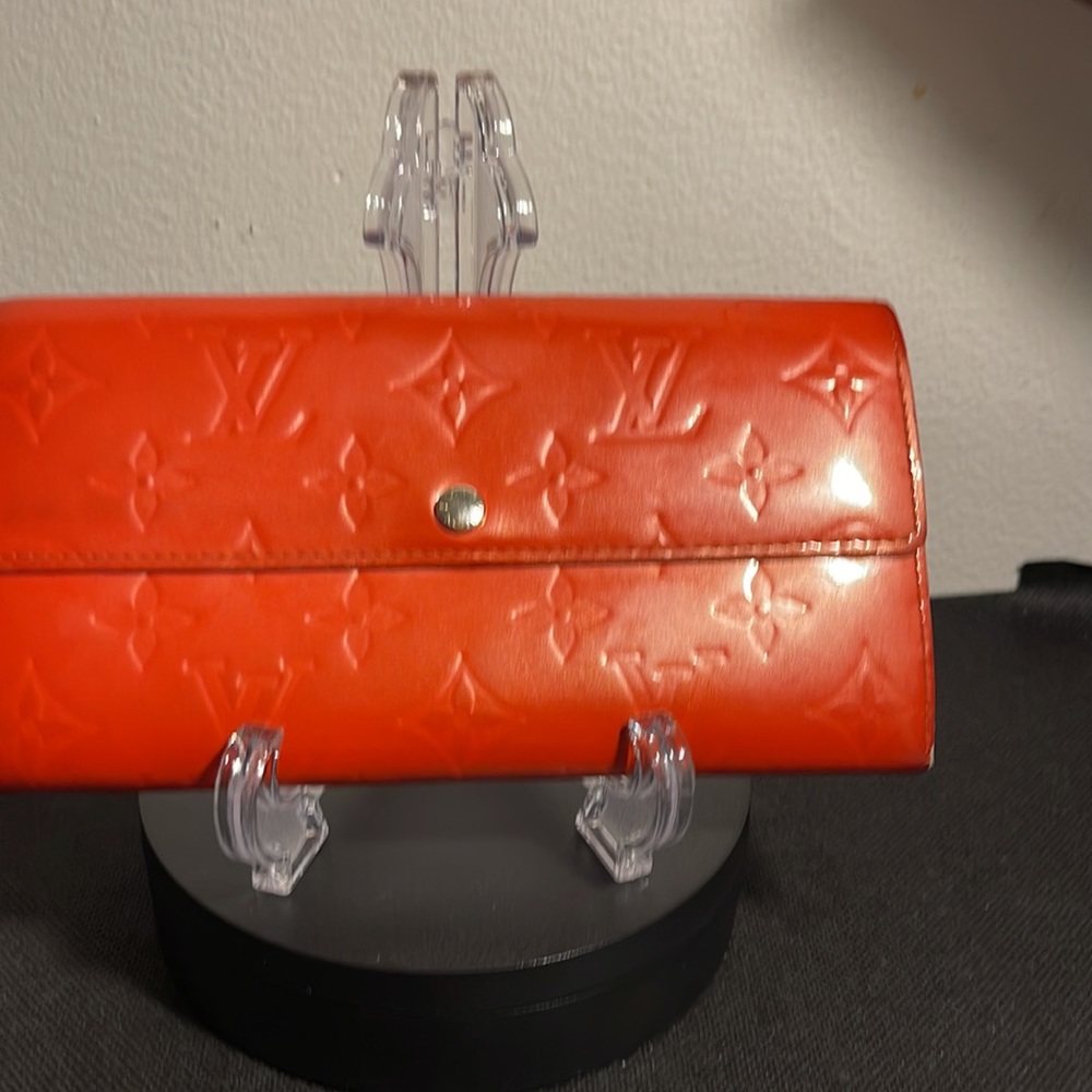 🔥🌝 ❌❌SOLD❌❌VINTAGE EUC LOUIS VUITTON VERNIS SARAH CORAL WALLET - Picture 1 of 12